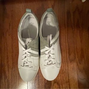 Seychelles sneaker